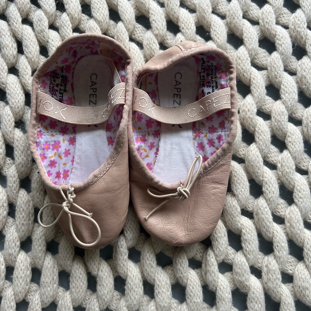 Capezio Kids Ballet Shoes - Pink size 9.5 lightly worn